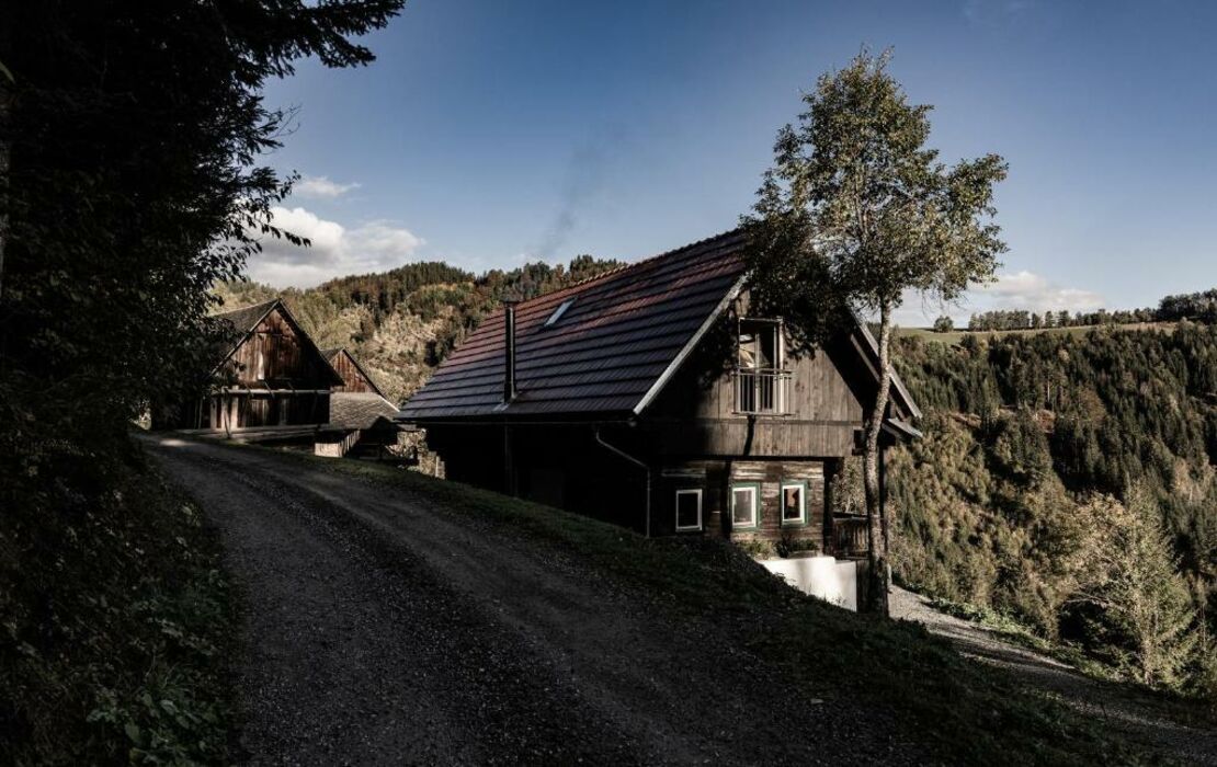 Chalet Leopold - Luxury Alpine Retreat