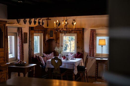 Chalet Leopold - Luxury Alpine Retreat