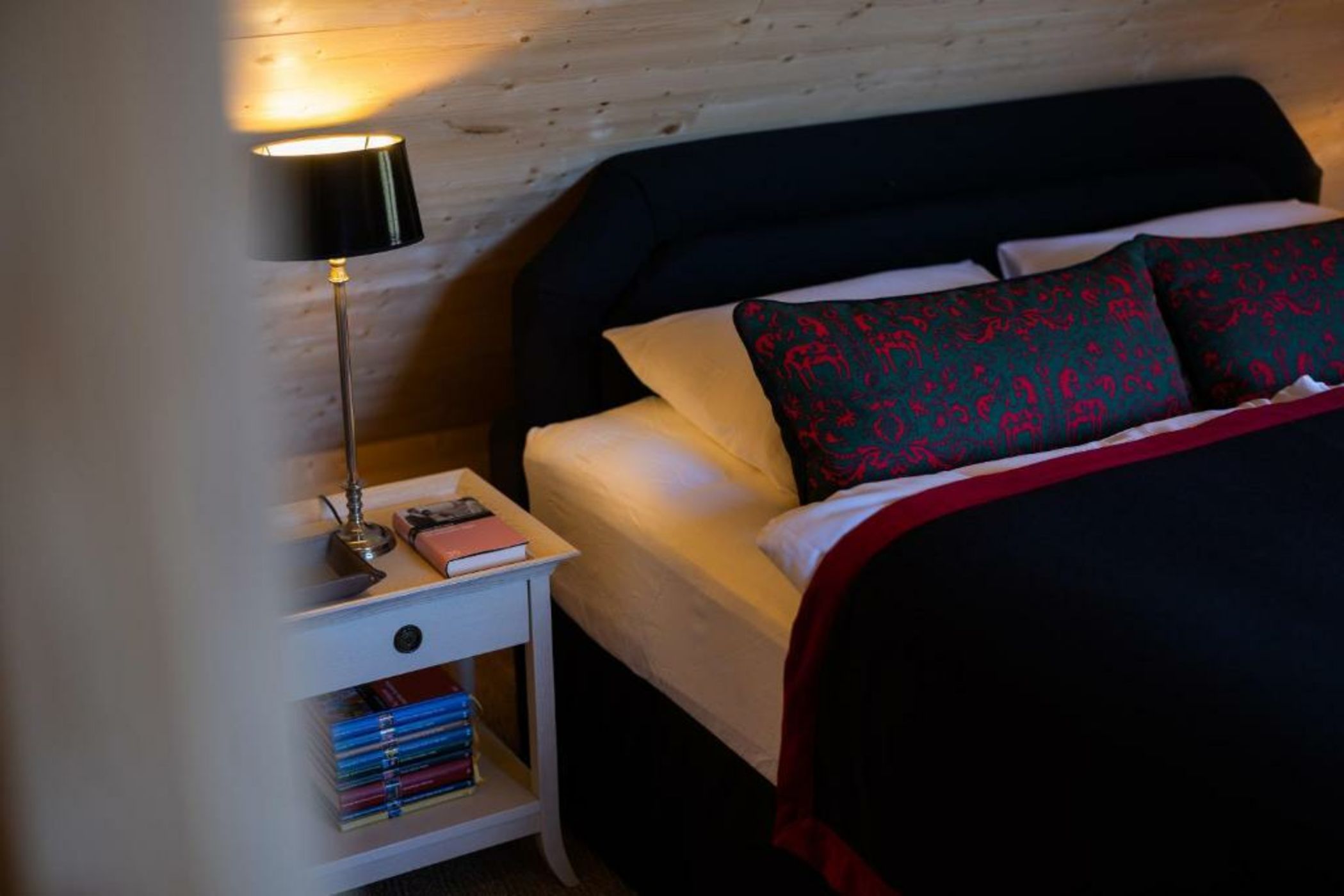 Chalet Leopold - Luxury Alpine Retreat