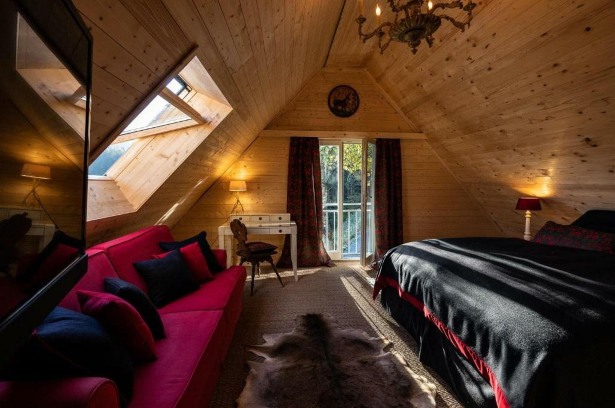 Chalet Leopold - Luxury Alpine Retreat