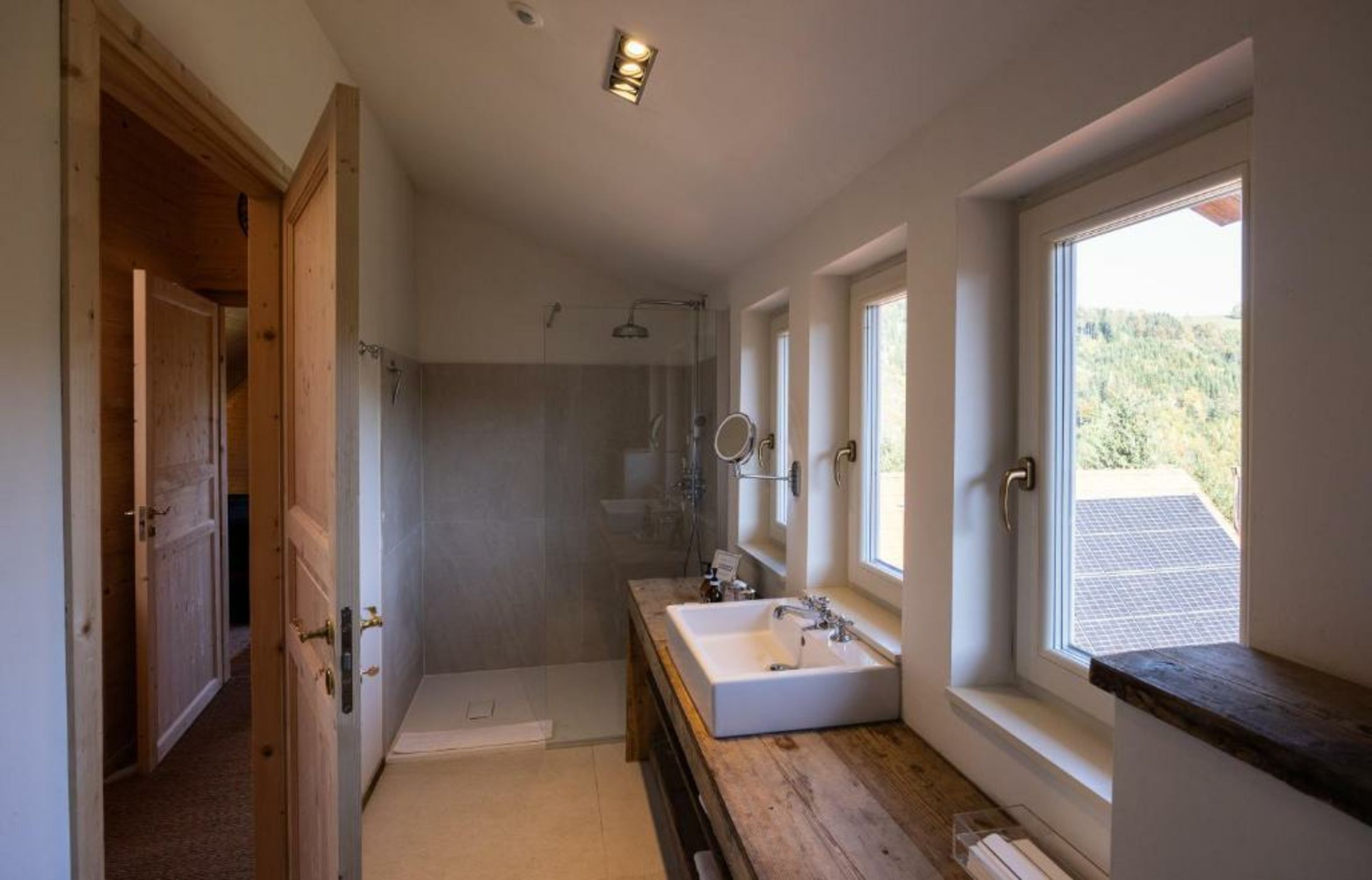 Chalet Leopold - Luxury Alpine Retreat