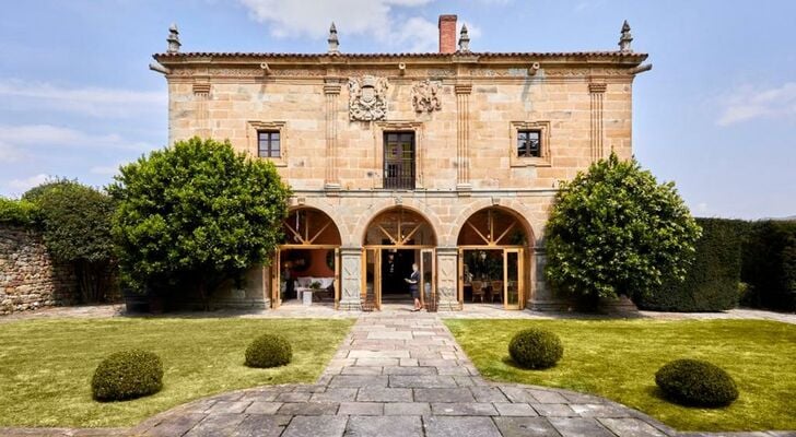 Helguera Palacio Boutique & Antique