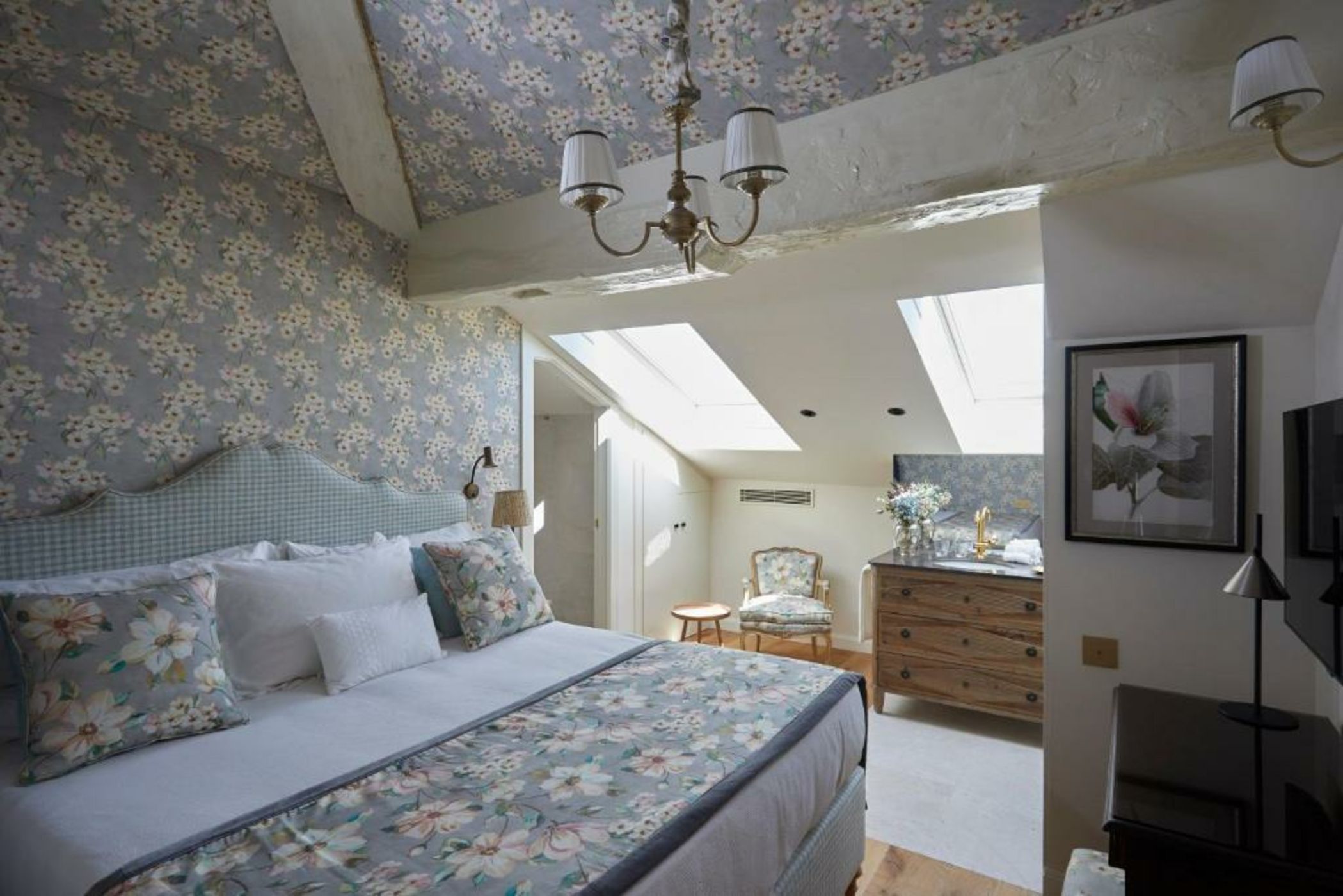 Helguera Palacio Boutique & Antique