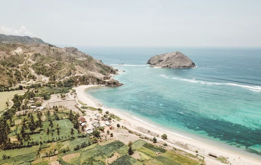 https://www.myboutiquehotel.com/photos/115459/somewhere-lombok-kuta-lombok-005-95963-1110x700.jpg
