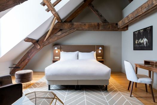 Sapphire House Antwerp, Autograph Collection