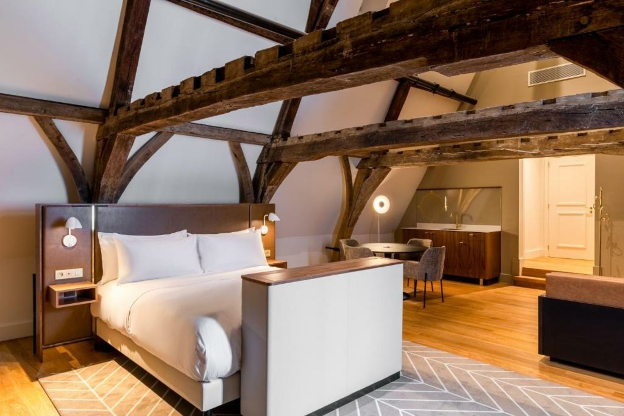 Sapphire House Antwerp, Autograph Collection