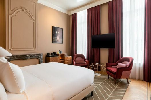 Sapphire House Antwerp, Autograph Collection