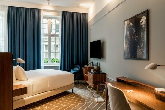Sapphire House Antwerp, Autograph Collection