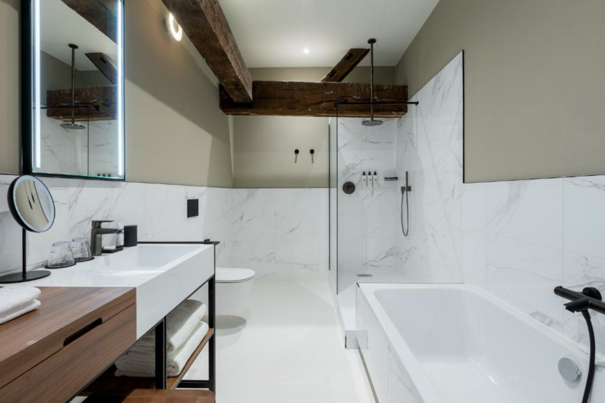 Sapphire House Antwerp, Autograph Collection