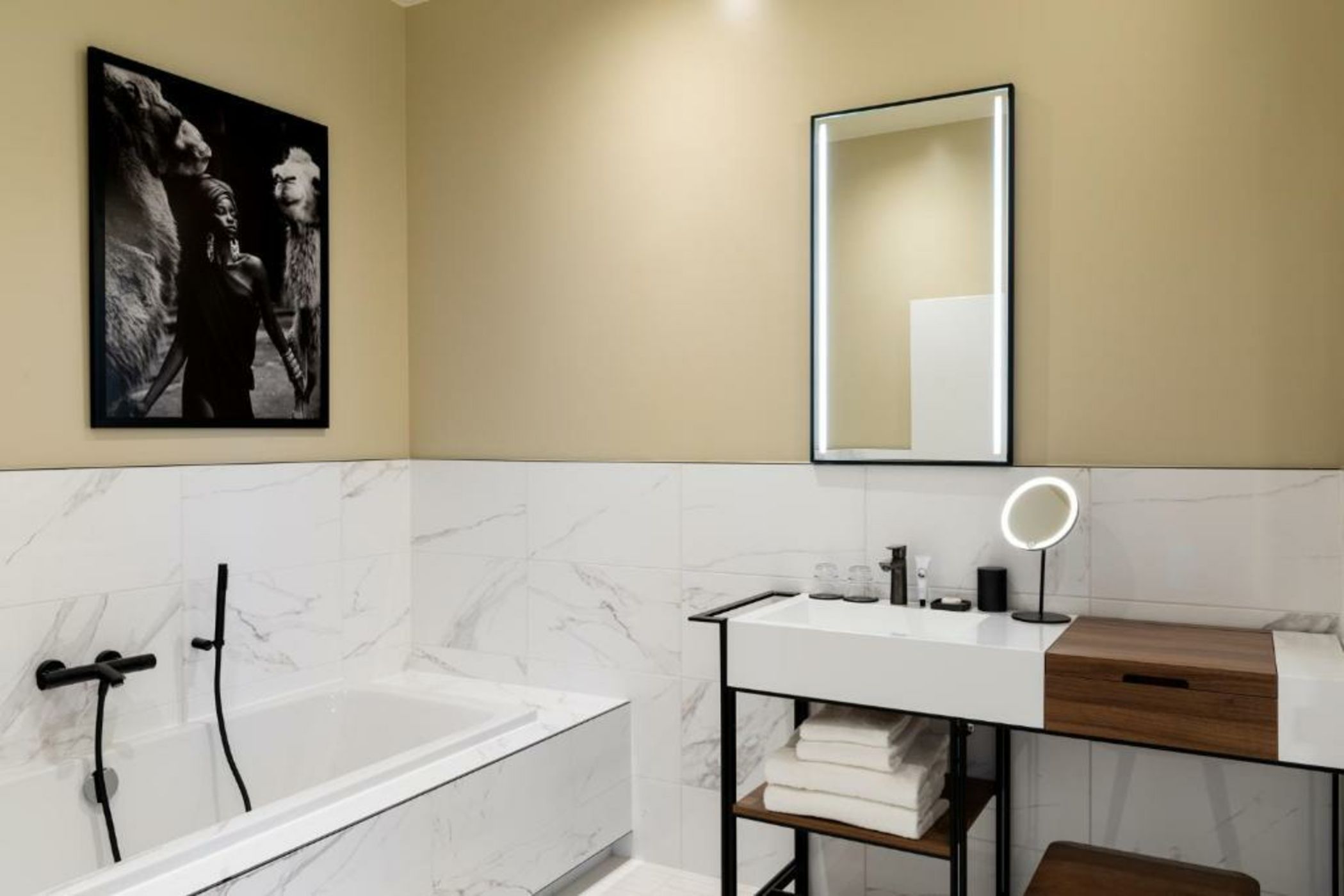 Sapphire House Antwerp, Autograph Collection