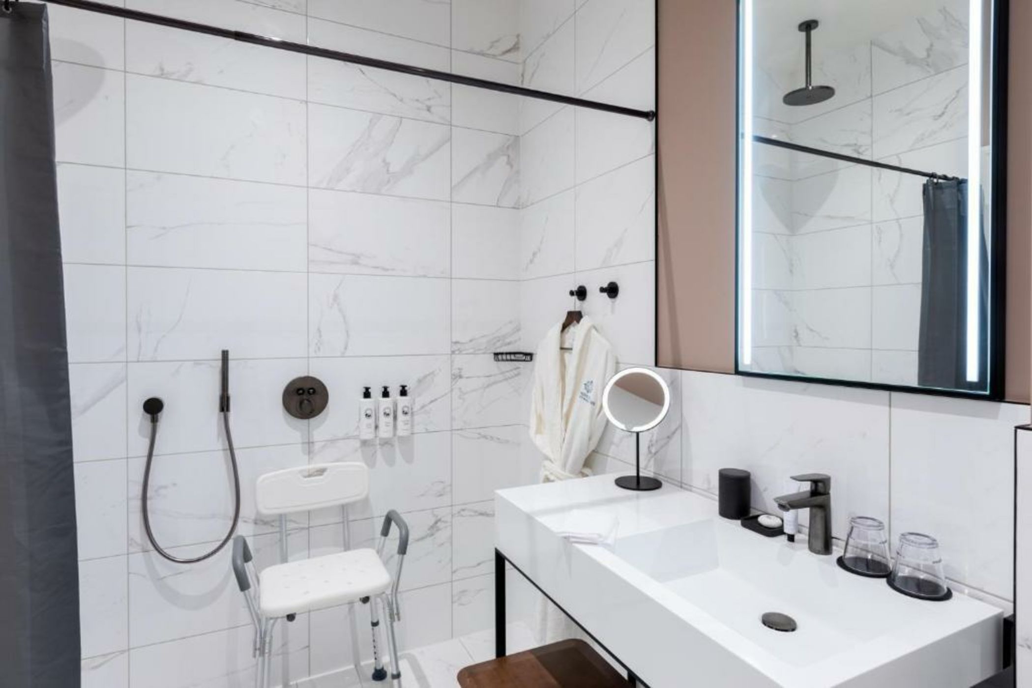 Sapphire House Antwerp, Autograph Collection