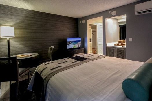 Kaimana Beach Hotel