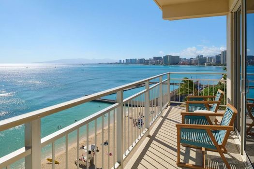 Kaimana Beach Hotel