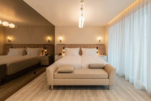 LUSTER Hotel