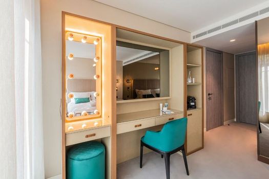 LUSTER Hotel