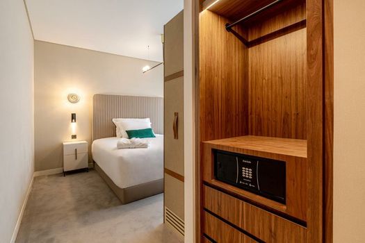 LUSTER Hotel
