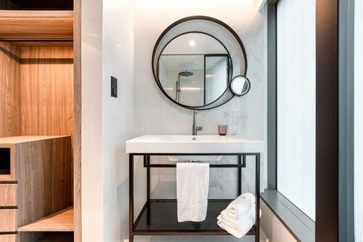 LUSTER Hotel