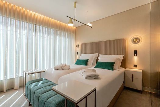 LUSTER Hotel
