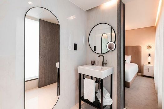 LUSTER Hotel