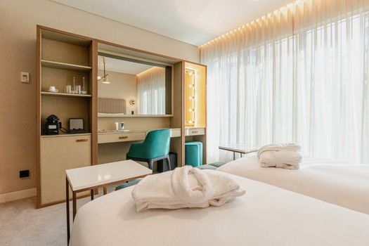LUSTER Hotel