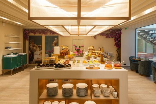 LUSTER Hotel