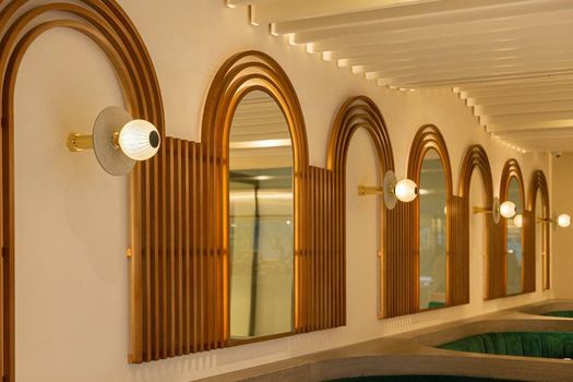 LUSTER Hotel