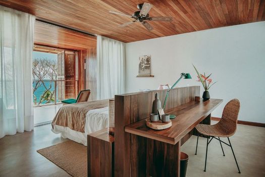 Barracuda Hotel & Villas