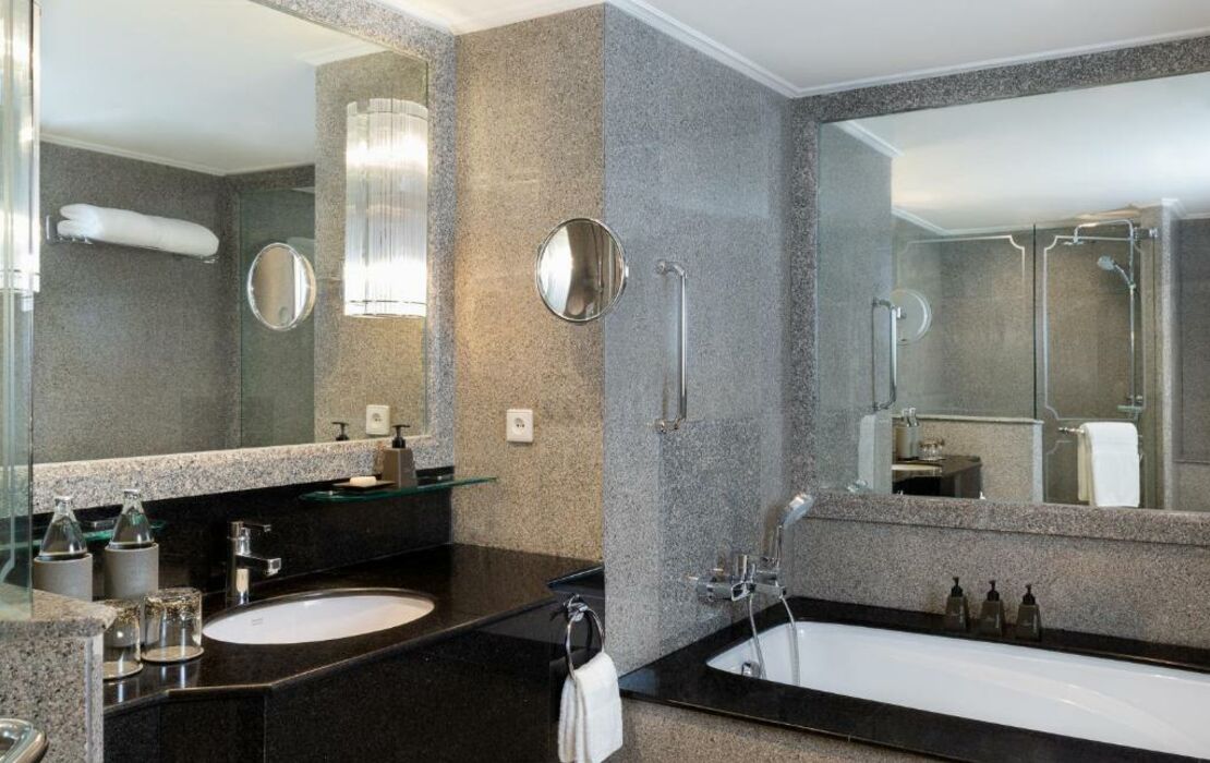 Anantara Siam Bangkok Hotel
