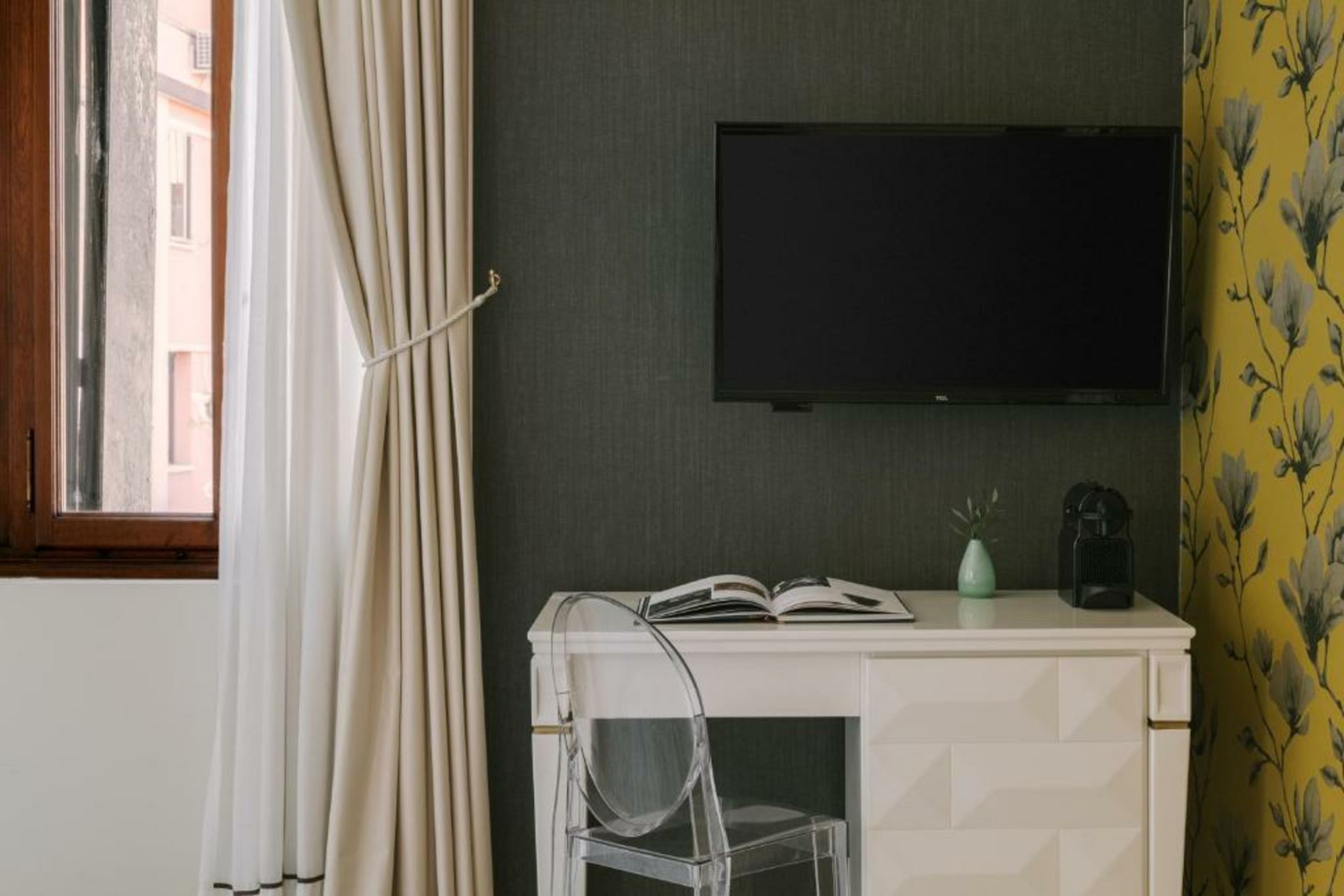 Sonder Salute Palace