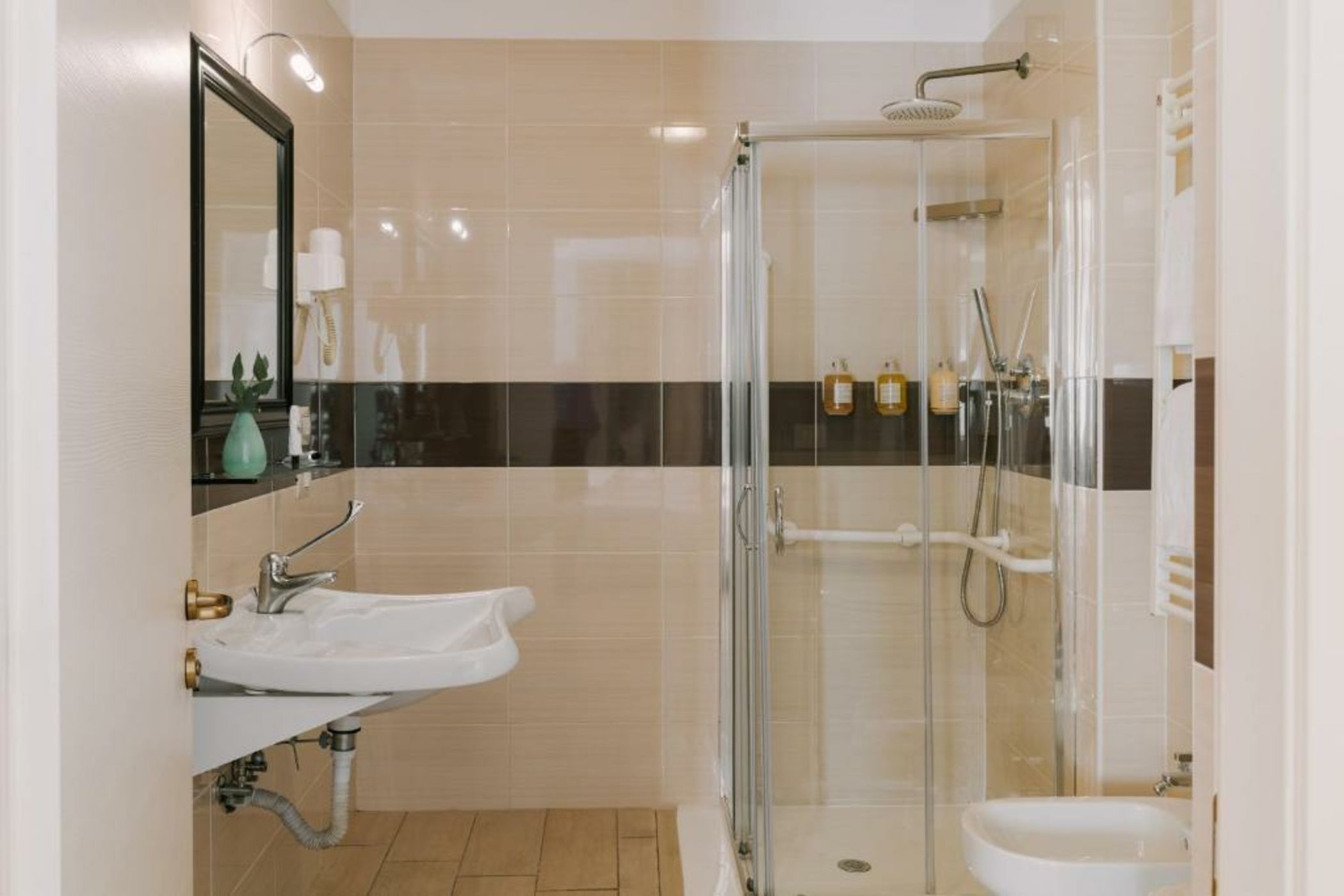 Sonder Salute Palace