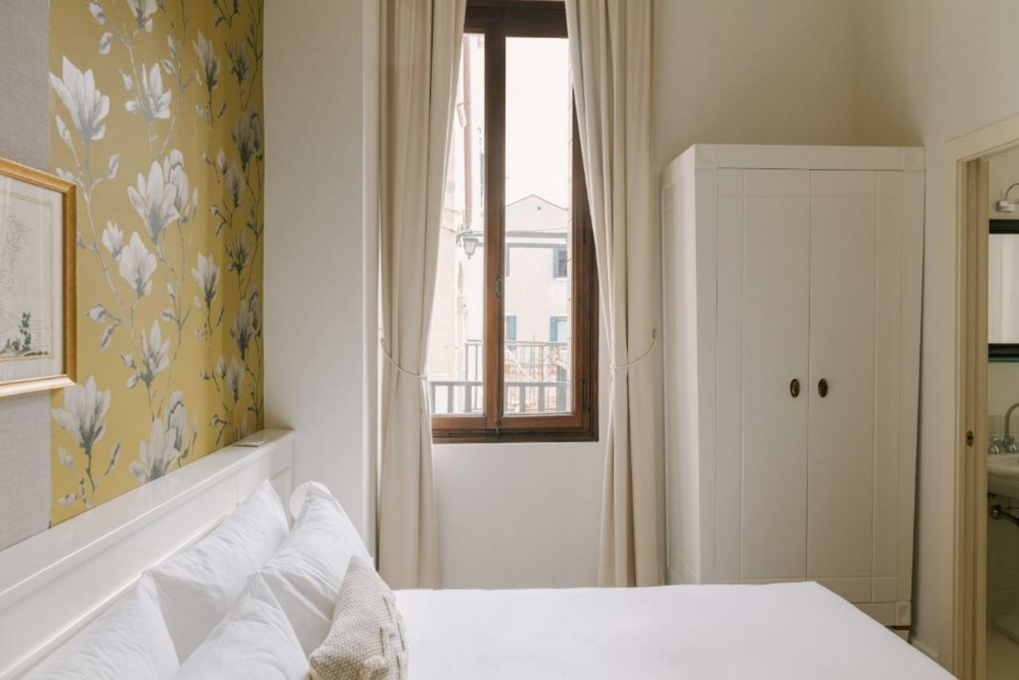 Sonder Salute Palace