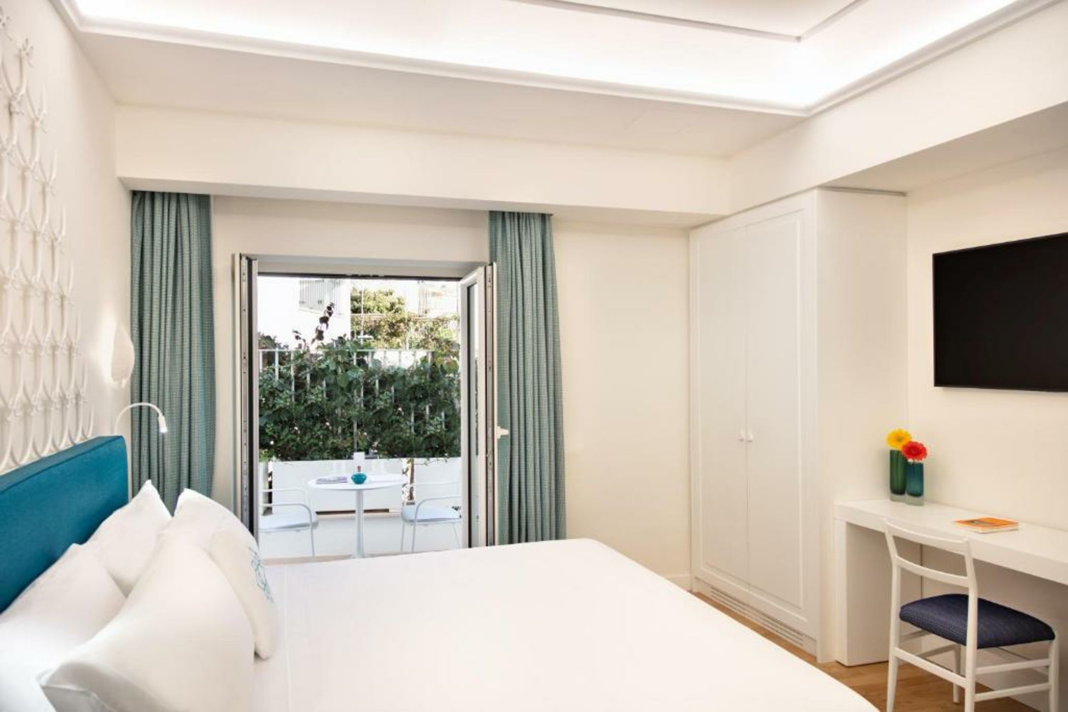 Pazziella Garden & Suites