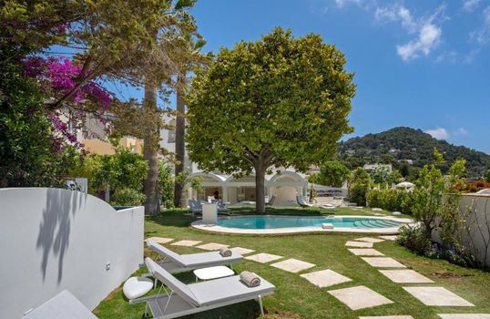 Pazziella Garden & Suites