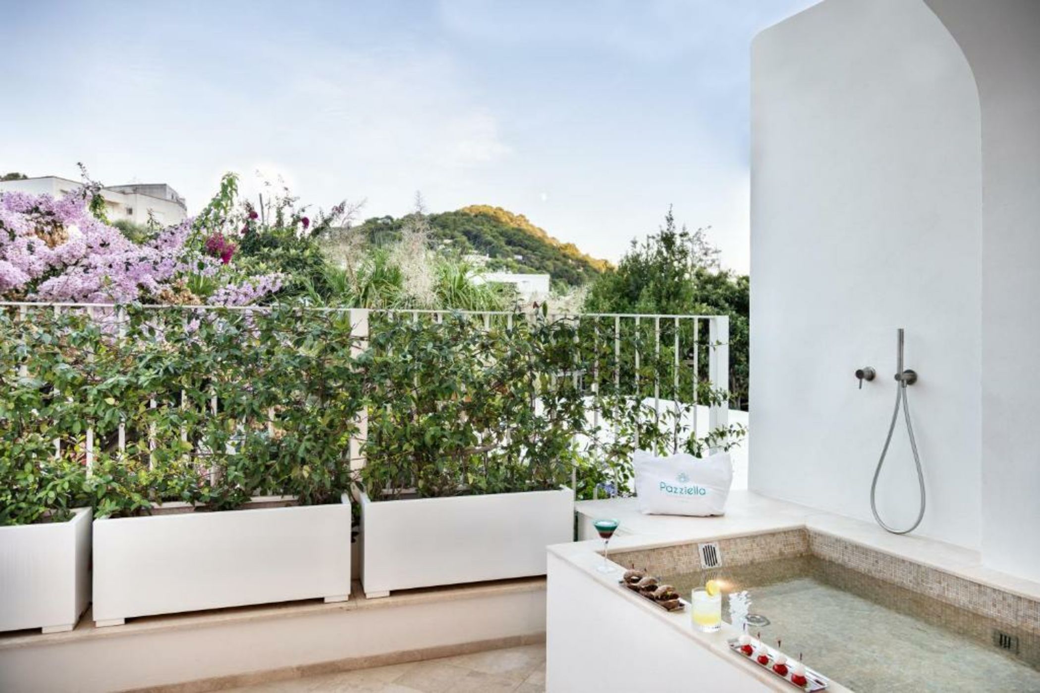 Pazziella Garden & Suites