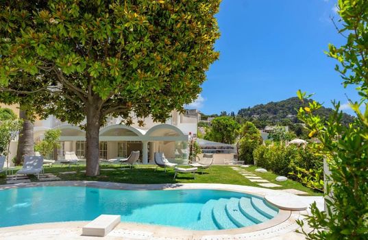 Pazziella Garden & Suites