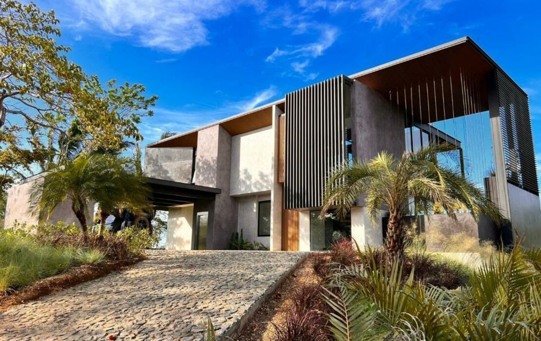 La Perla Negra Home, Luxurious Private Retreat, Ocean Views