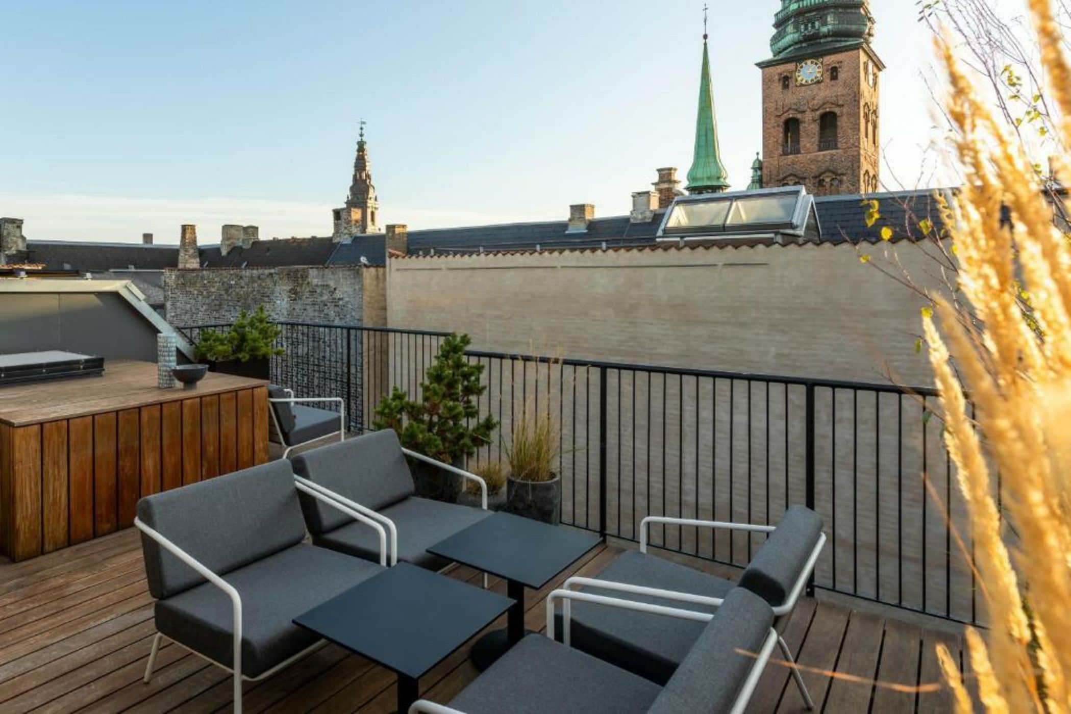 the Socialist, a Tribute Portfolio Hotel