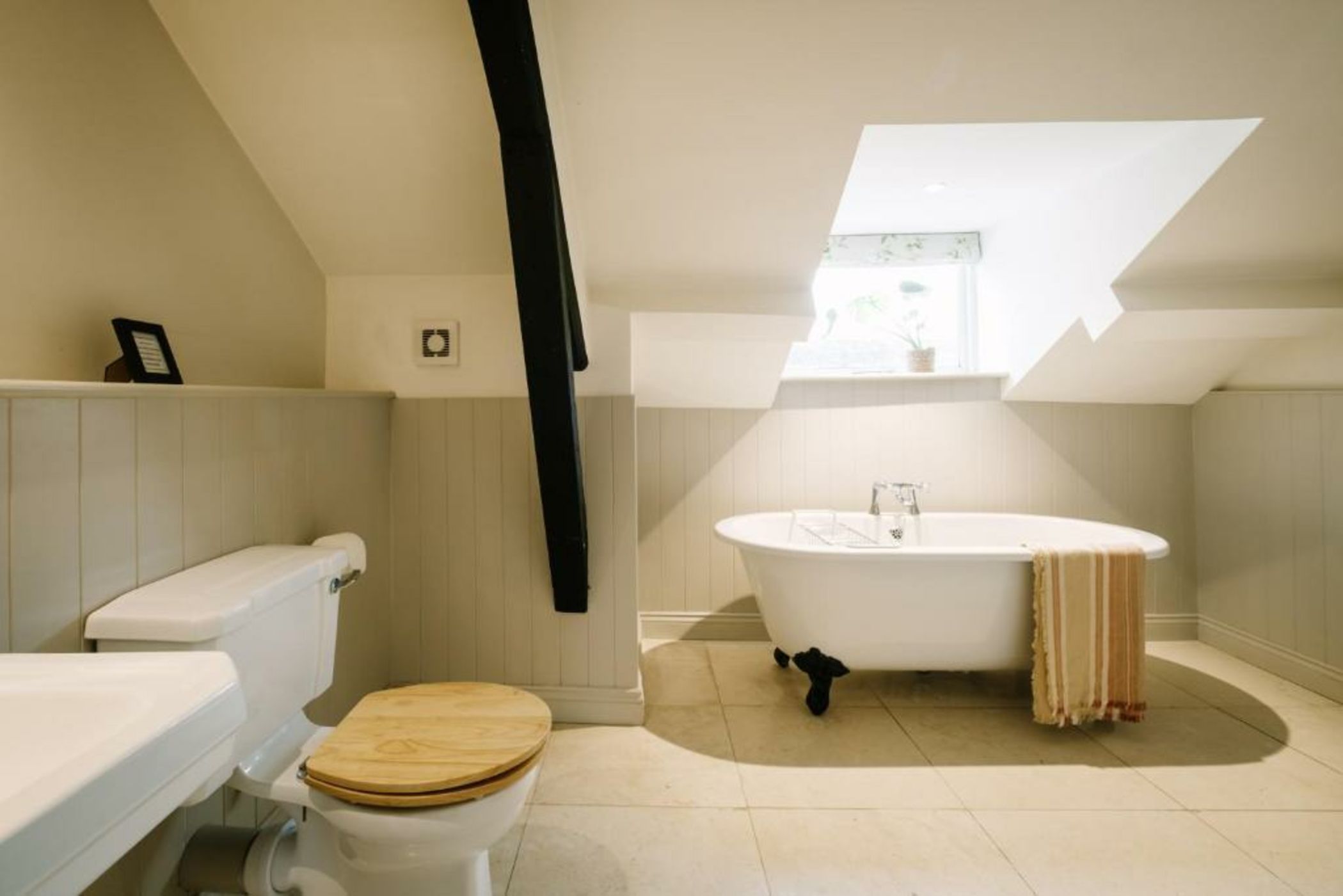 The Hare & Hounds Inn