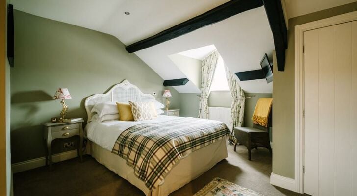 The Hare & Hounds Inn