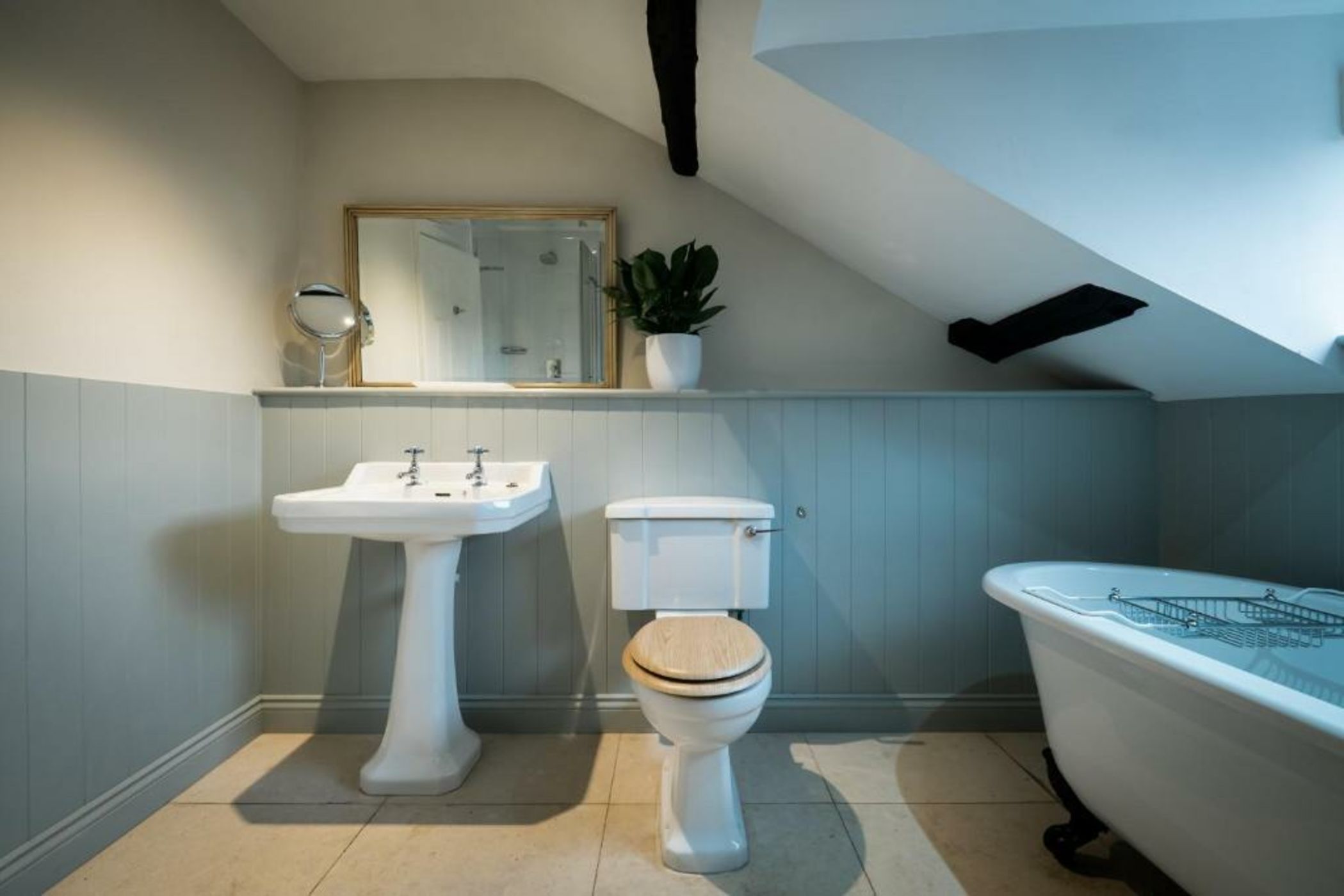 The Hare & Hounds Inn