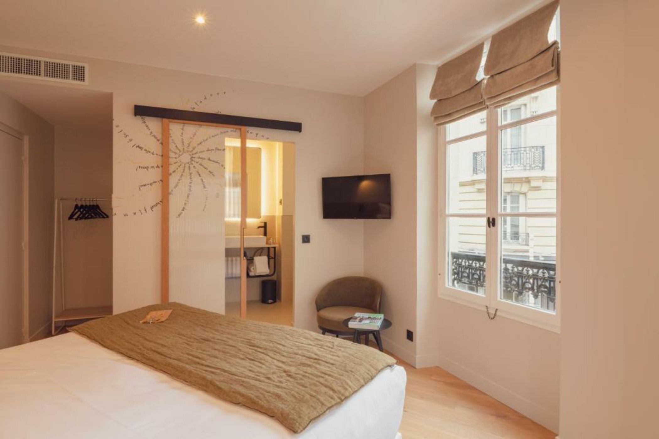 Tinah Paris, Champs Elysées