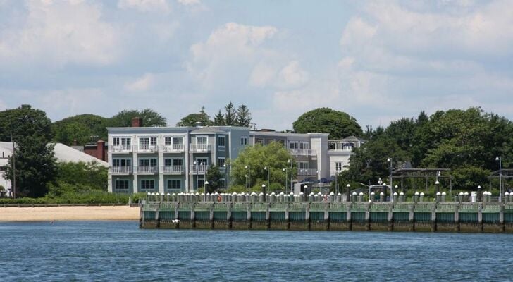 The Harbor Front Inn