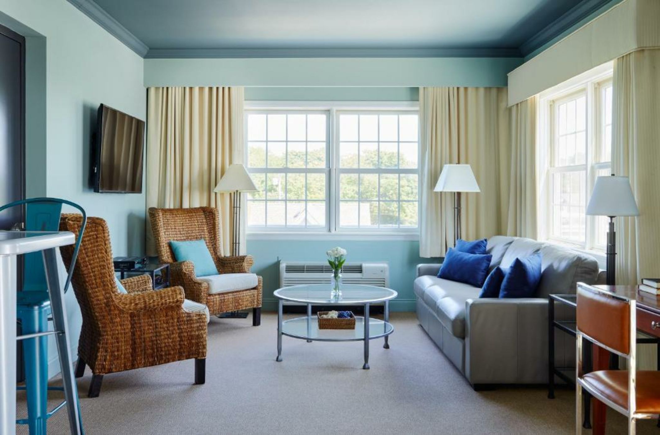 The Harbor Front Inn