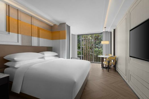 Madi Paidi Bangkok, Autograph Collection