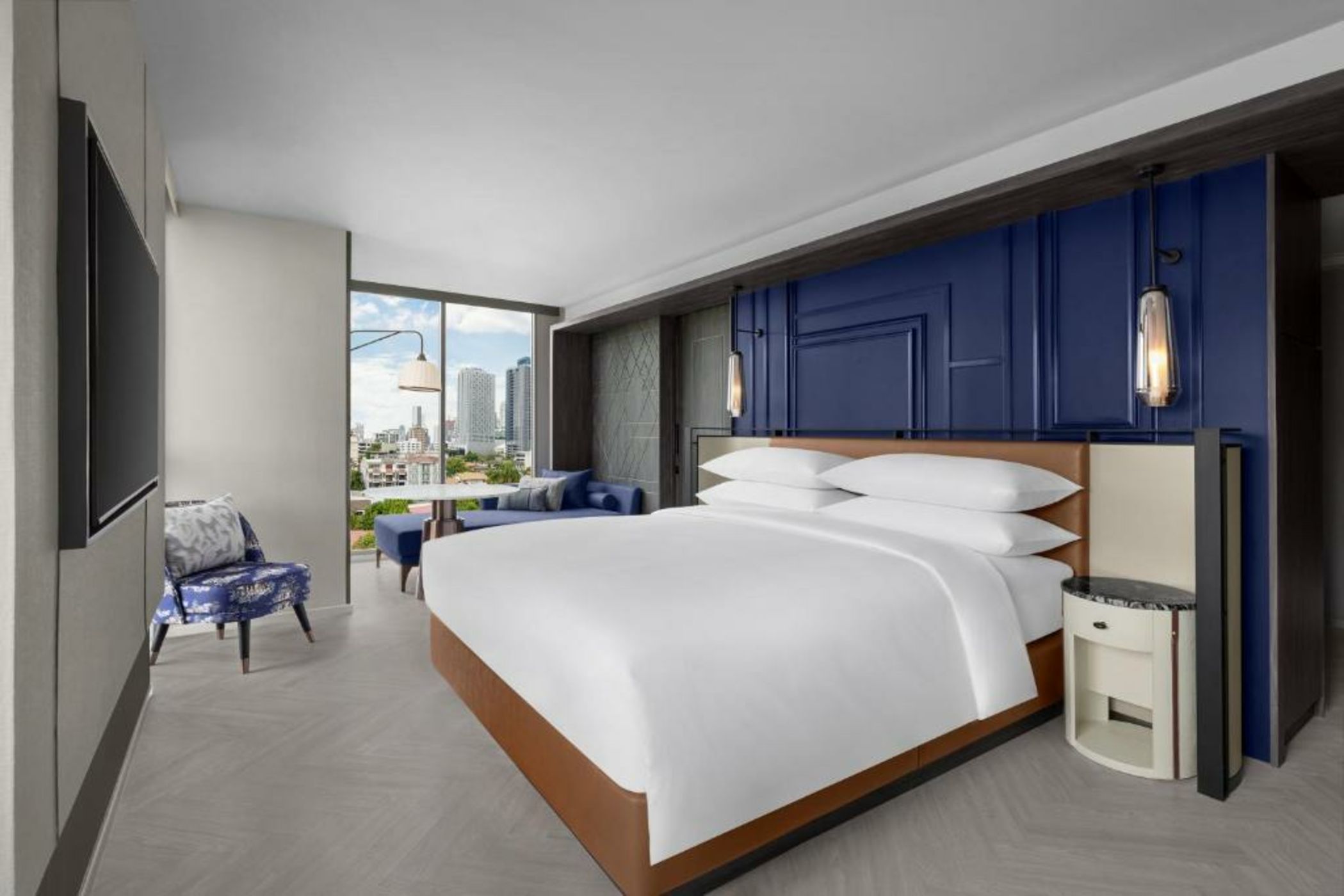 Madi Paidi Bangkok, Autograph Collection