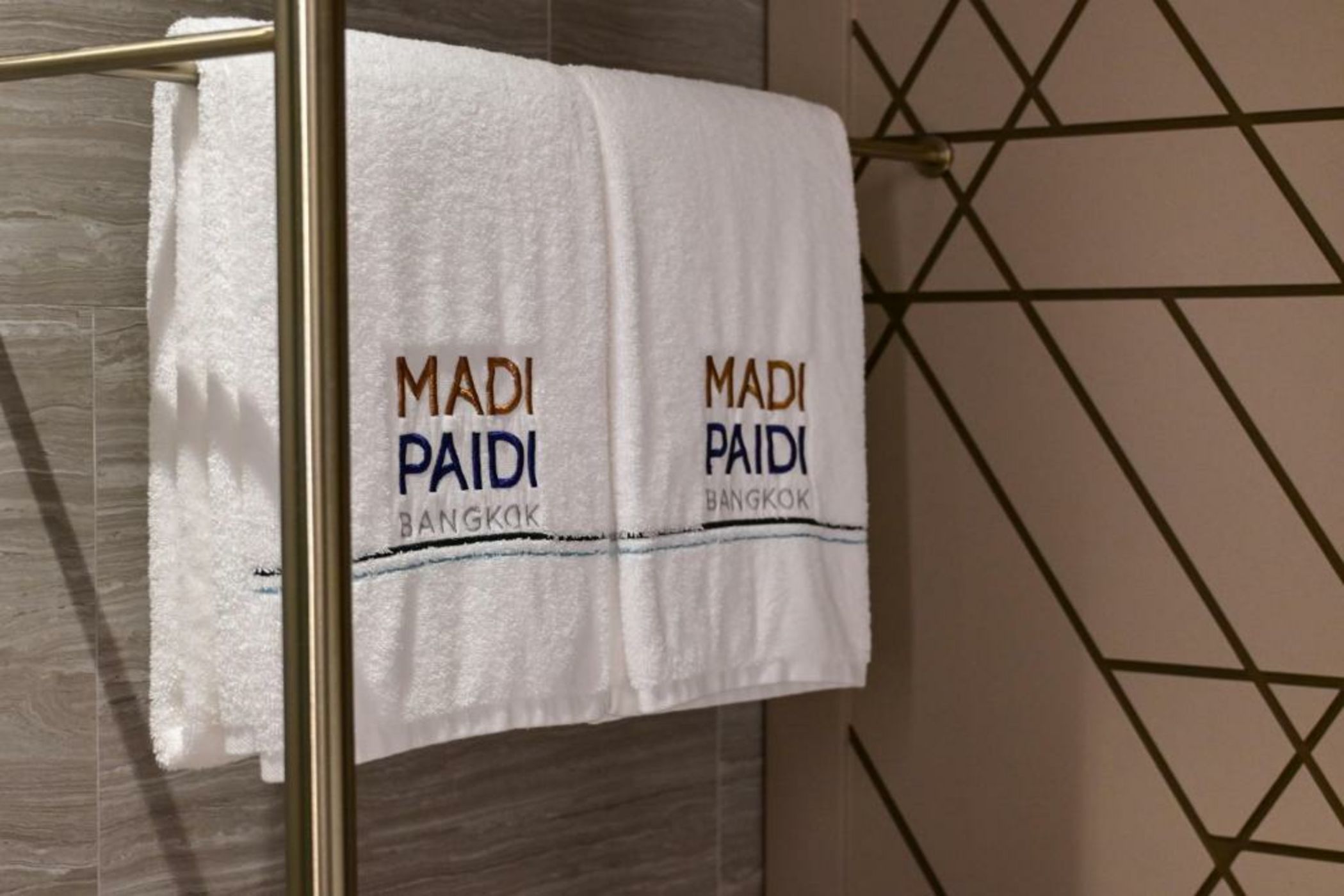 Madi Paidi Bangkok, Autograph Collection