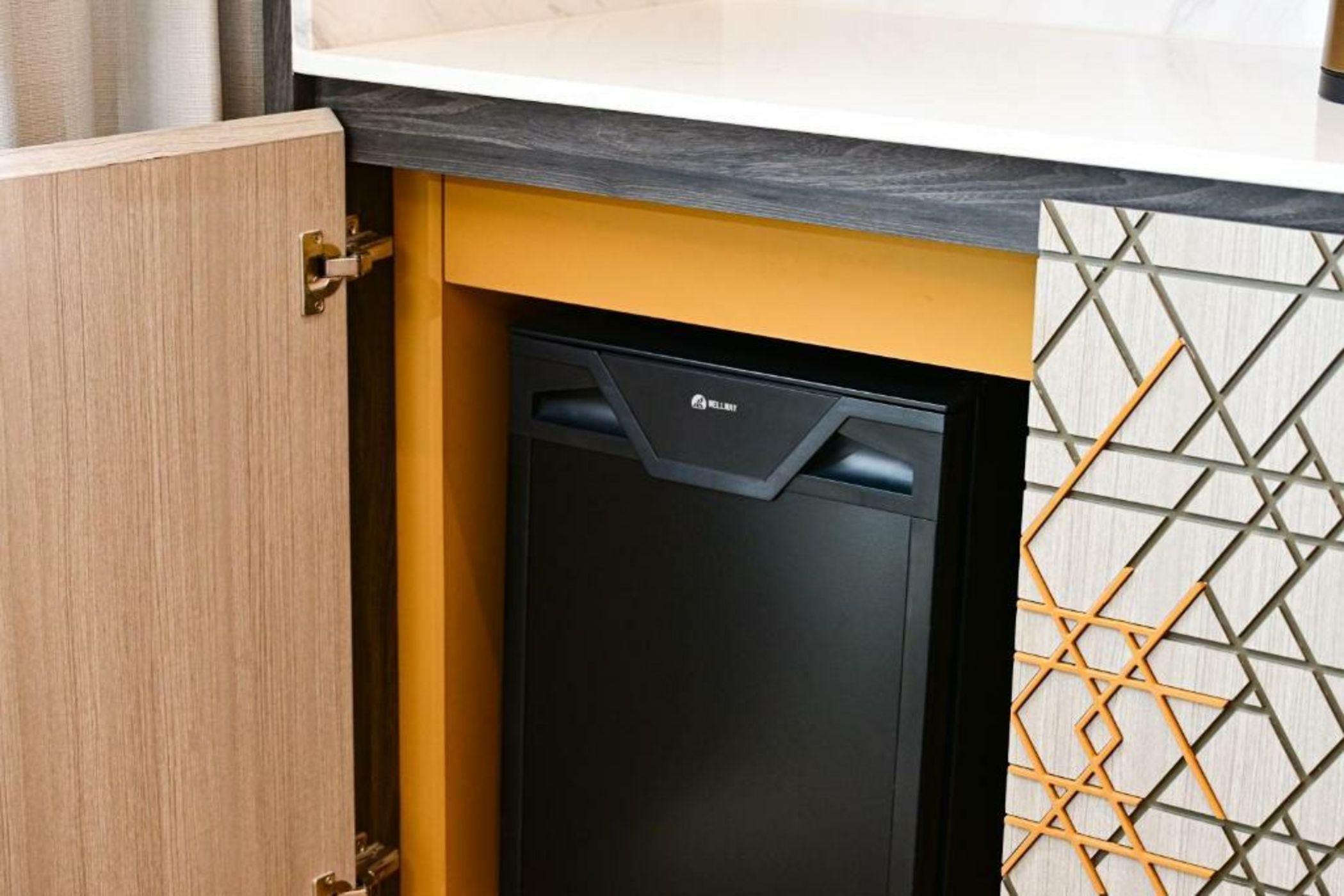 Madi Paidi Bangkok, Autograph Collection