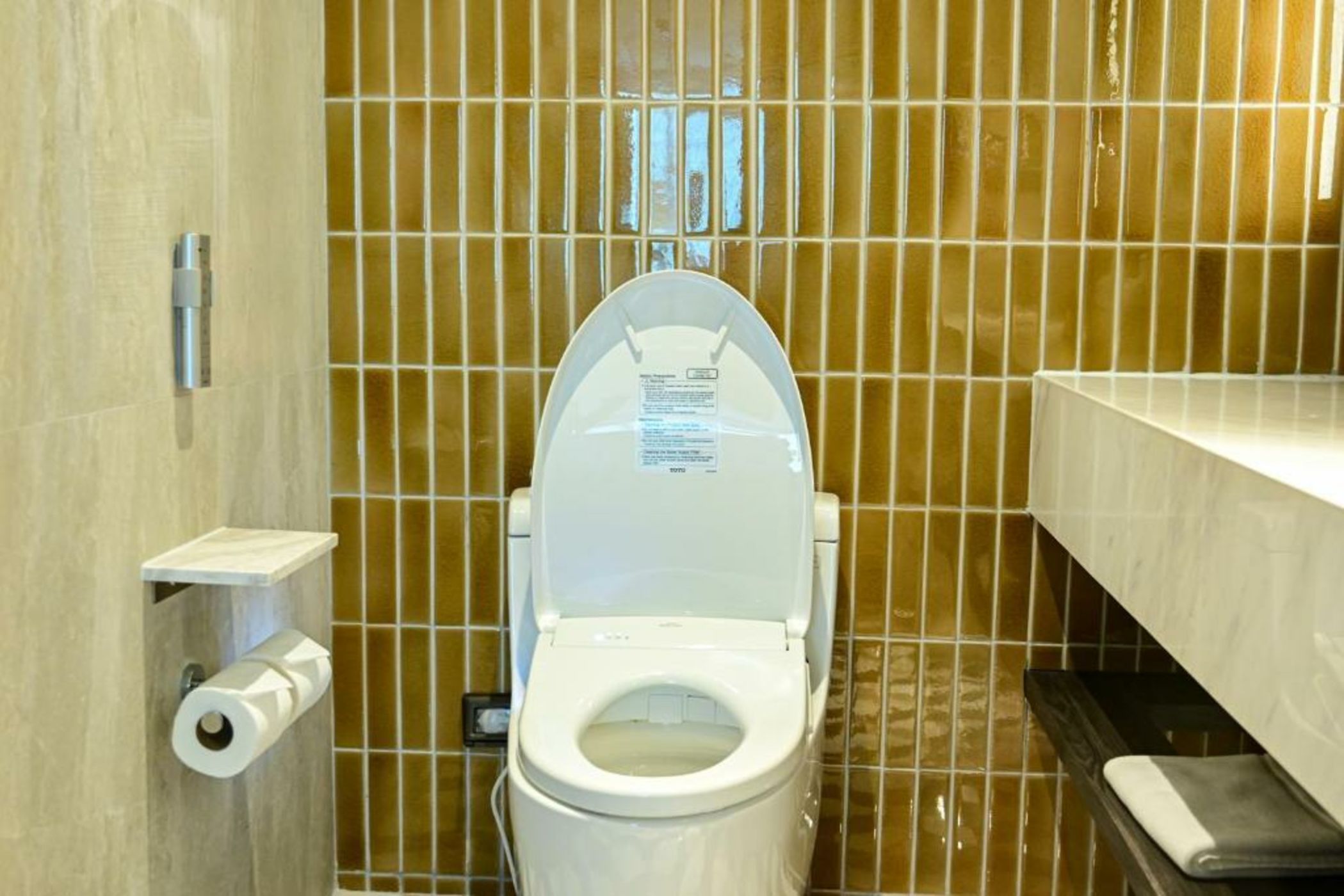 Madi Paidi Bangkok, Autograph Collection