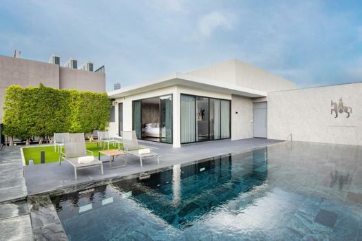 Walton Suites Sukhumvit