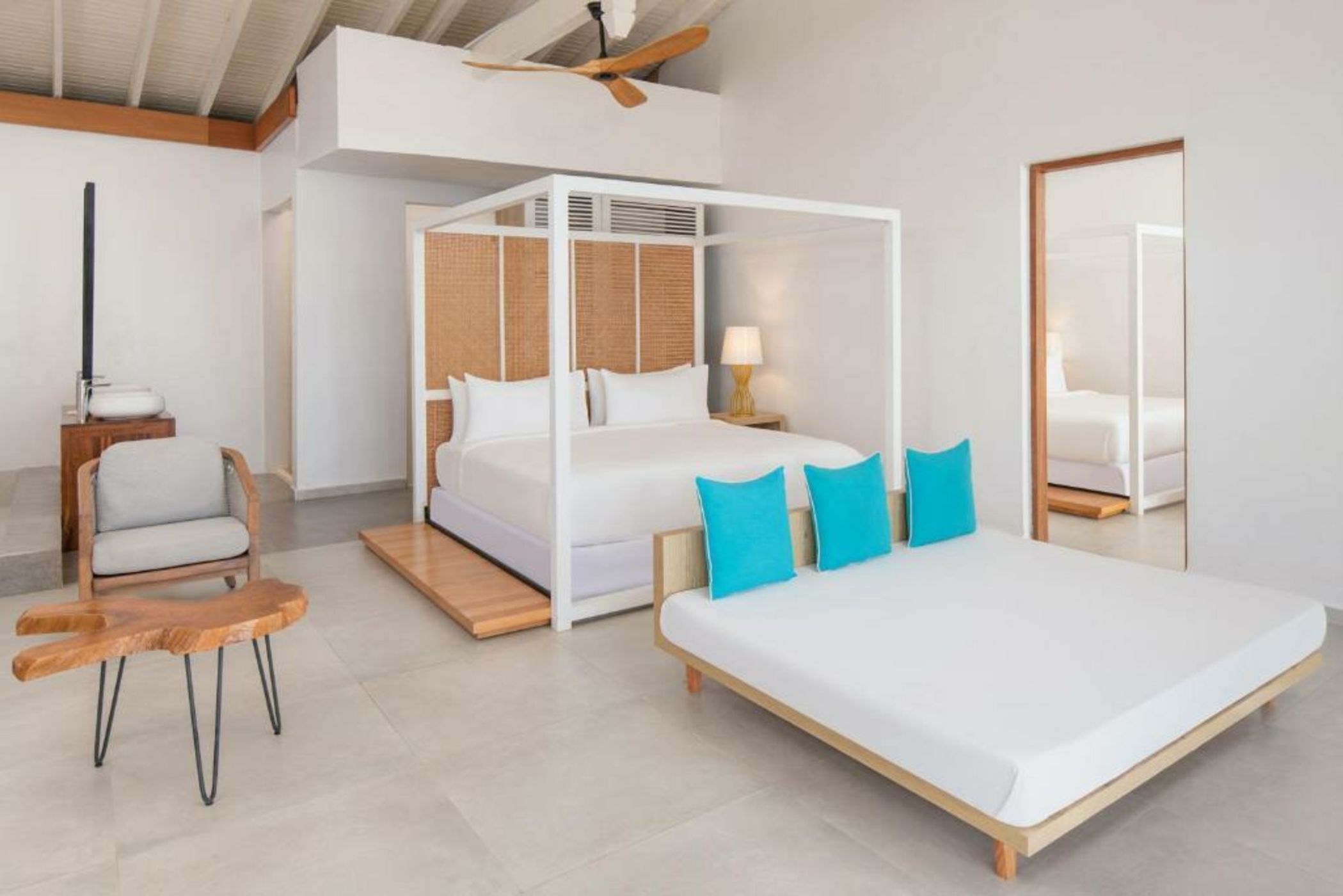 Le Mersenne Zanzibar, Autograph Collection